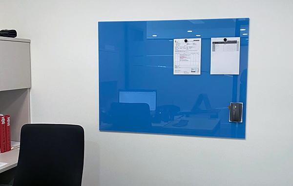 Magnetic glass board painted sky blue T557